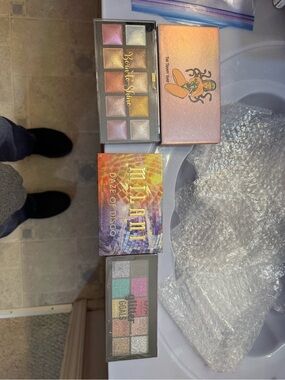 Assorted Shimmer/Glitter Eyeshadow Palette Bundle